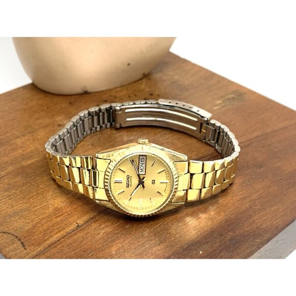 Seiko SQ Women\'s Watch 2A23-0030 Vintage Quartz Gold Dial Day Date Steel 24mm main image 5